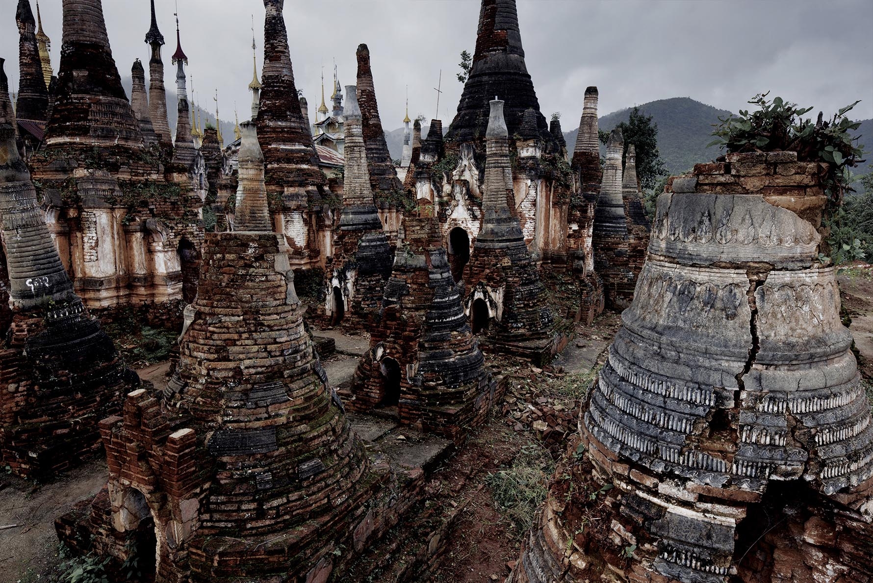 Inle Lake, Inthein or Indein, Paya Shwe Inn Thein stupas