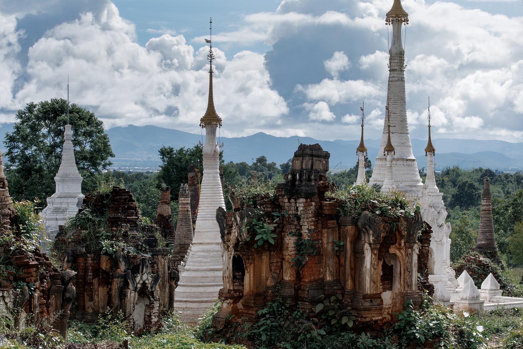 Inle Lake, Inthein or Indein, Paya Shwe Inn Thein stupas